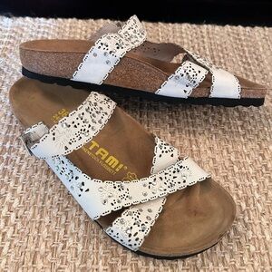 Tatami Birkenstock Sandals Womens Sz 38 US 7 Rhinestones Lotus Western Comfort